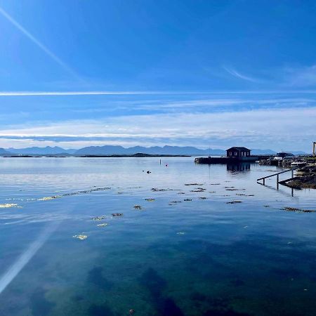 Waterfront Rorbu - By The Beach Bud 外观 照片